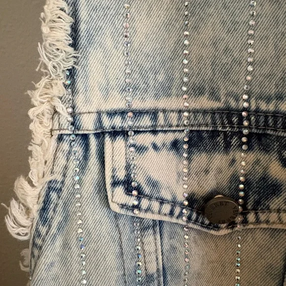 VeVeret Light Blue Denim Vest - Picture 2 of 10